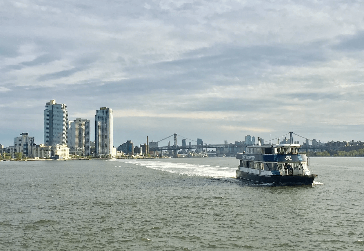 Traghetti su East River e Hudson River