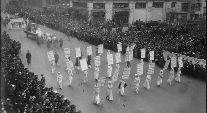 voto alle donne negli USA , suffragettes on 5th avenue