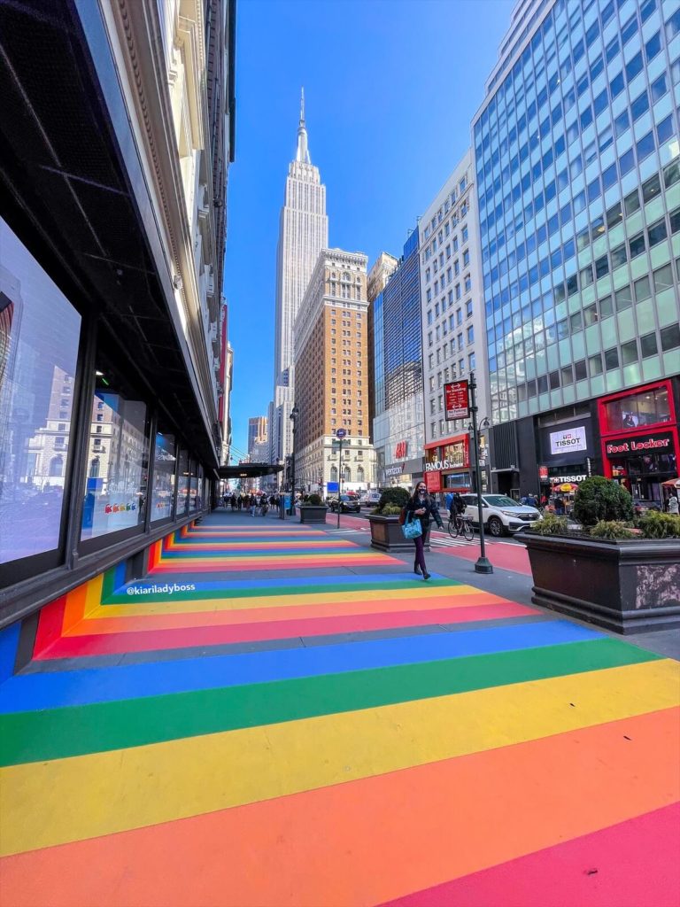 novità a New York, rainbow walk at Macy's