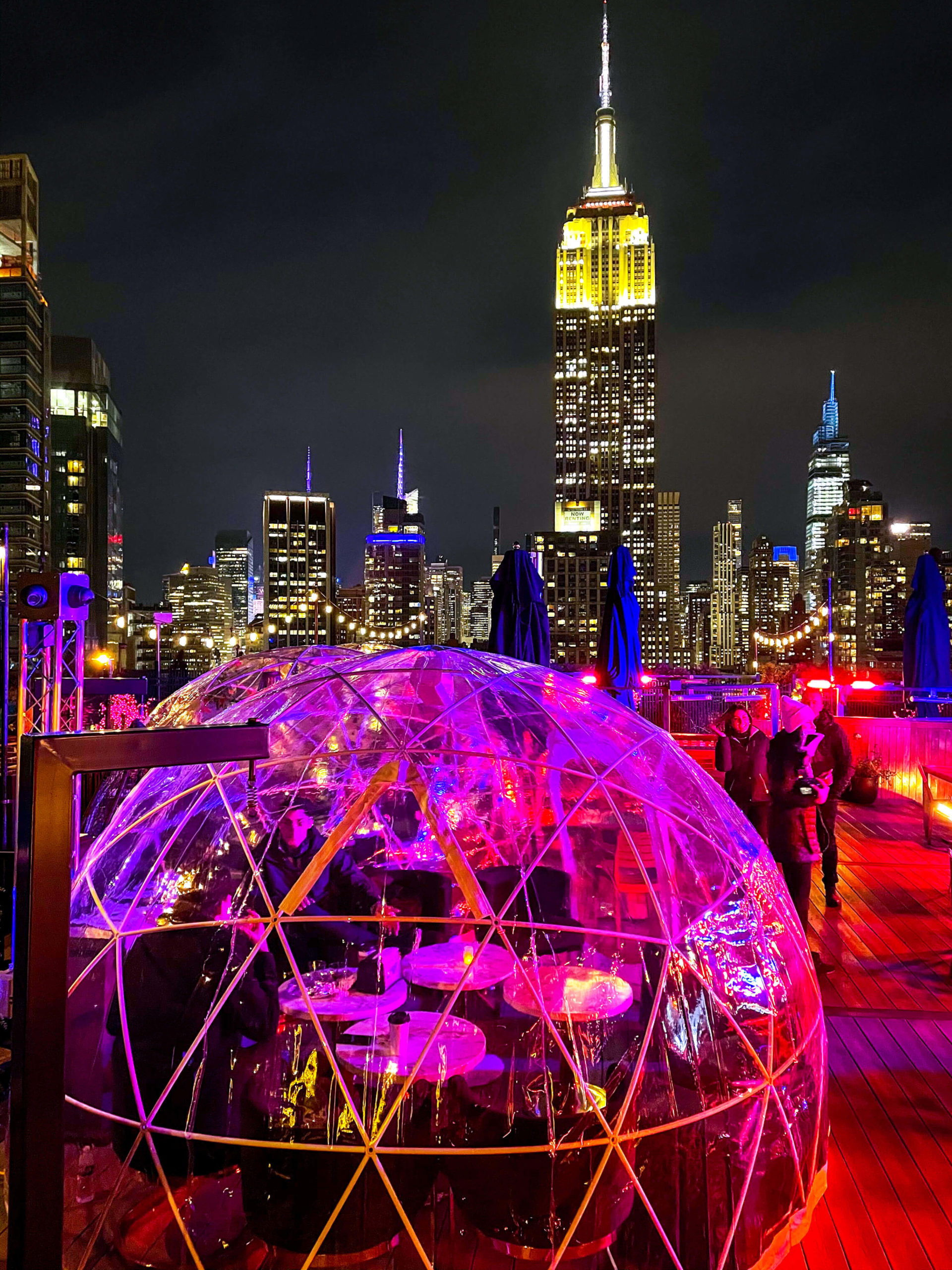 Natale a New York: Igloo at 230 5th