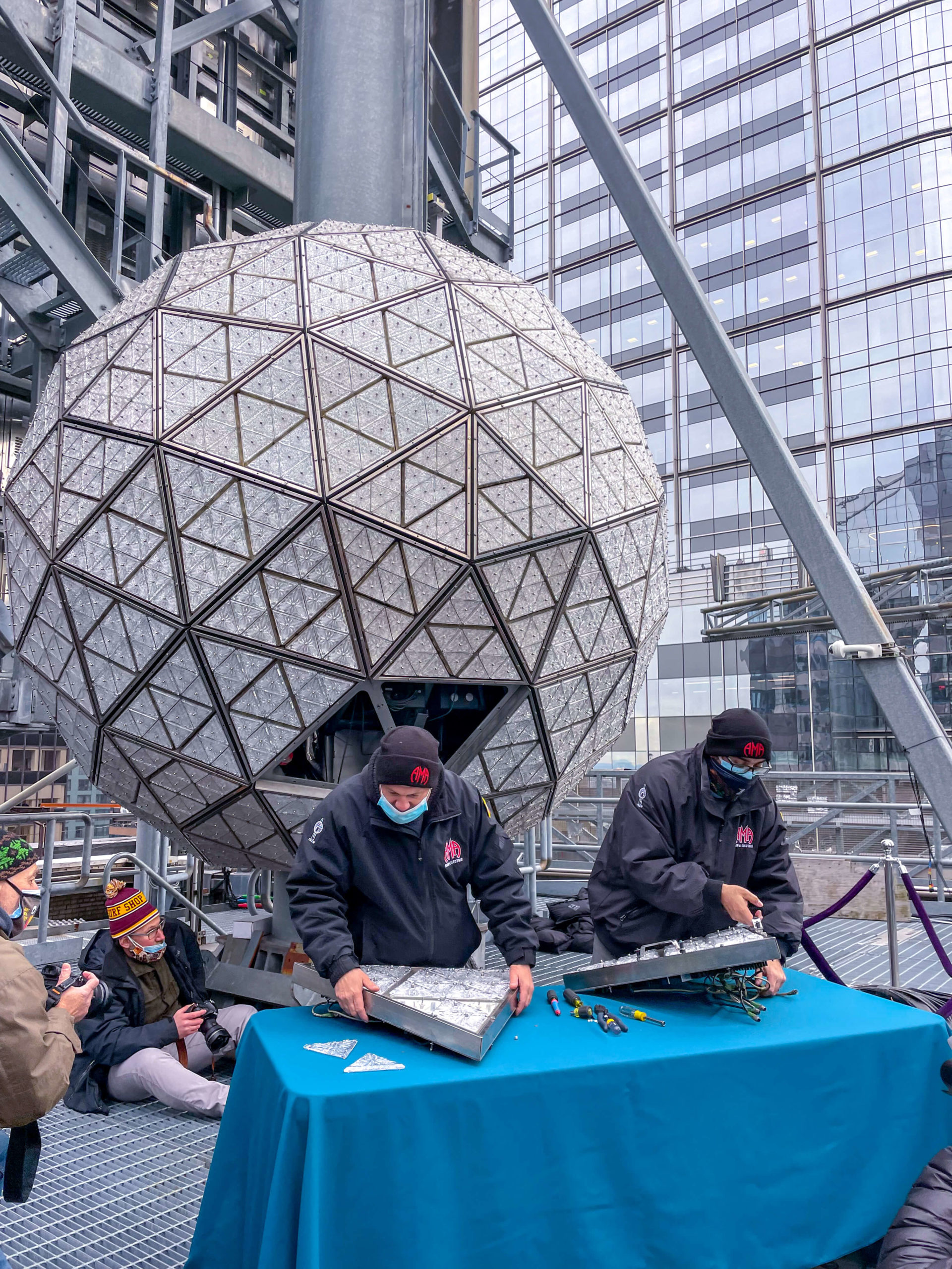 Sfera di Times Square installazione dei nuovi cristalli per la “palla di Capodanno”