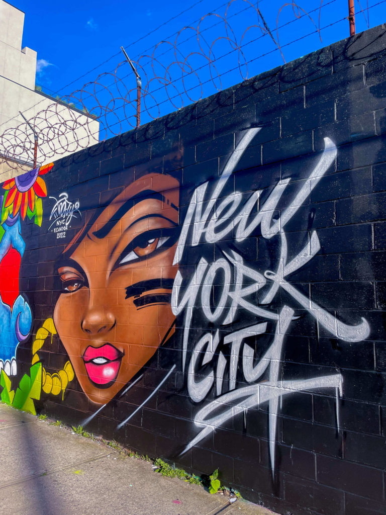 Street art ed eventi a New York: Welling Court Mural Project ad Astoria