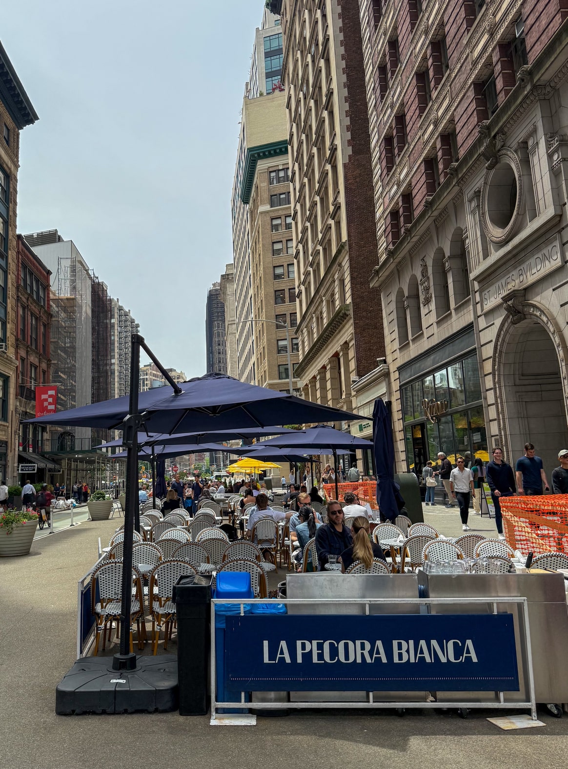 Mangiare all'aperto a New York - Nomad
